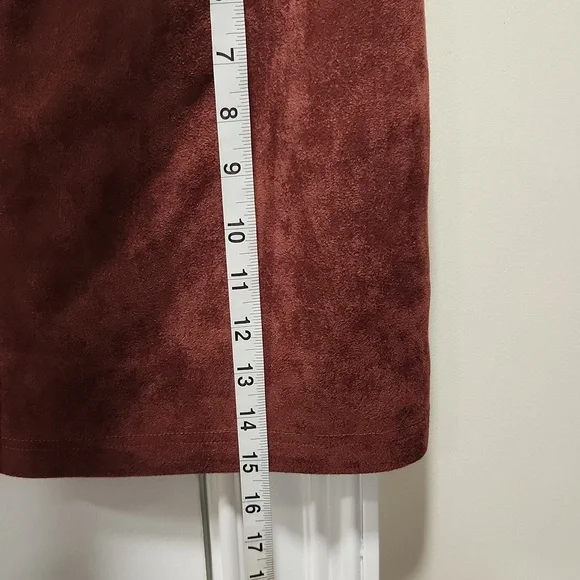 Amazon Burgundy Mini Skirt with Gold Zippers - Picture 5 of 6